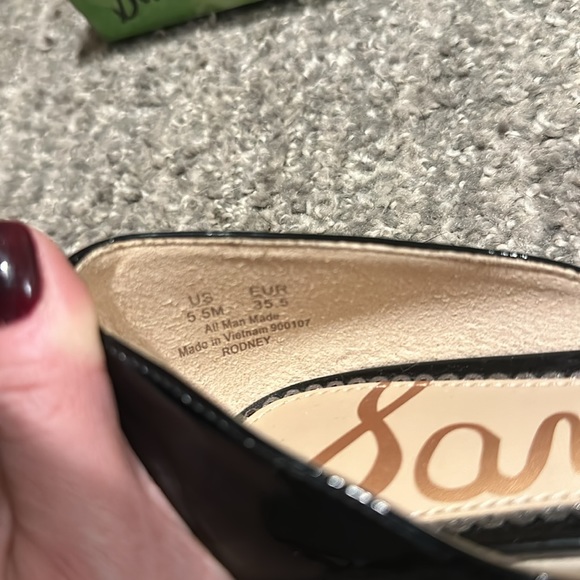 🥿SOLD🥿 SAM Edelman Rodney Black Patent Flats 5.5 with Box - Picture 4 of 7